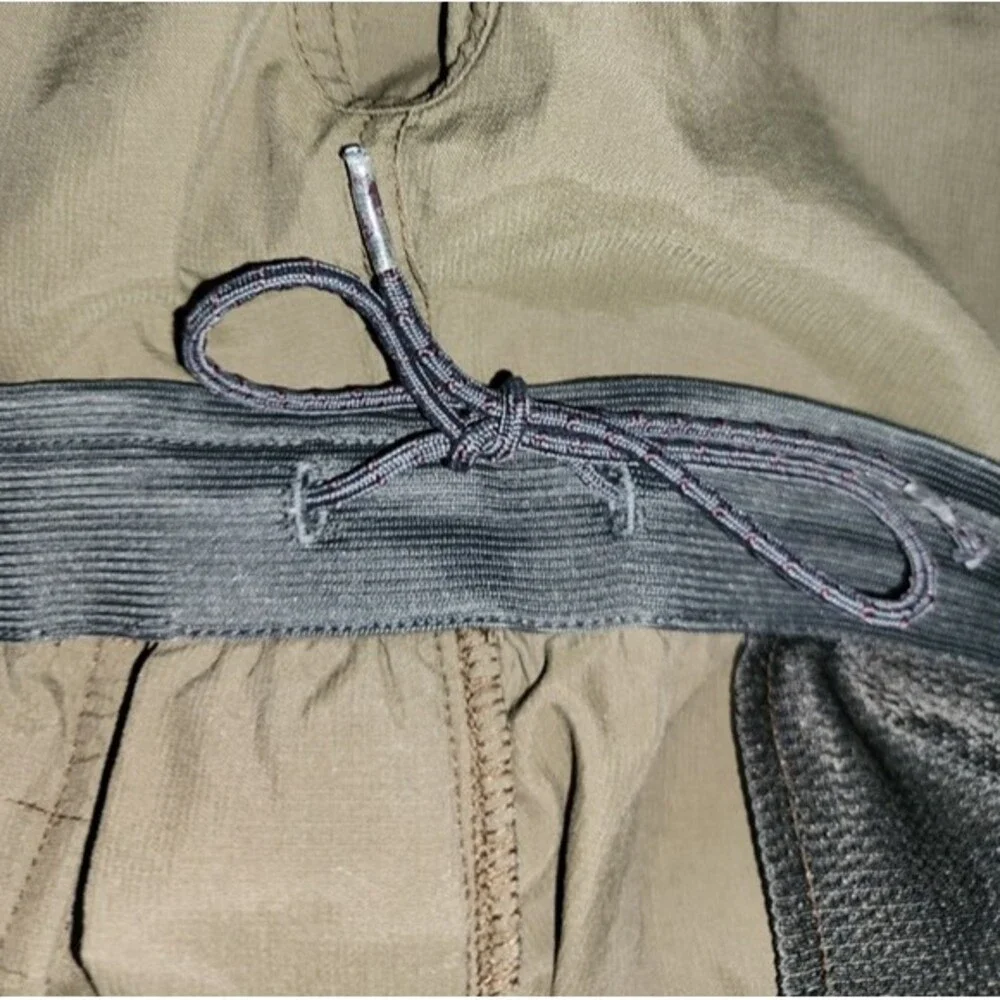 The North Face Army Green Nylon Hiking Shorts Men's Size‎ L